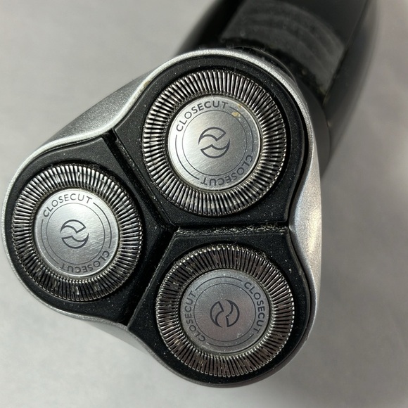 Philips Norelco Rechargeable Electric  Razor Shaver - Picture 3 of 8